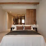 Tesoro Elegant Escapes- Апарт-отель Naxos City