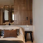Tesoro Elegant Escapes- Апарт-отель Naxos City