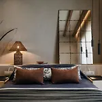 Tesoro Elegant Escapes- Апарт-отель Naxos City