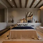 Апарт-отель Tesoro Elegant Escapes- Naxos City